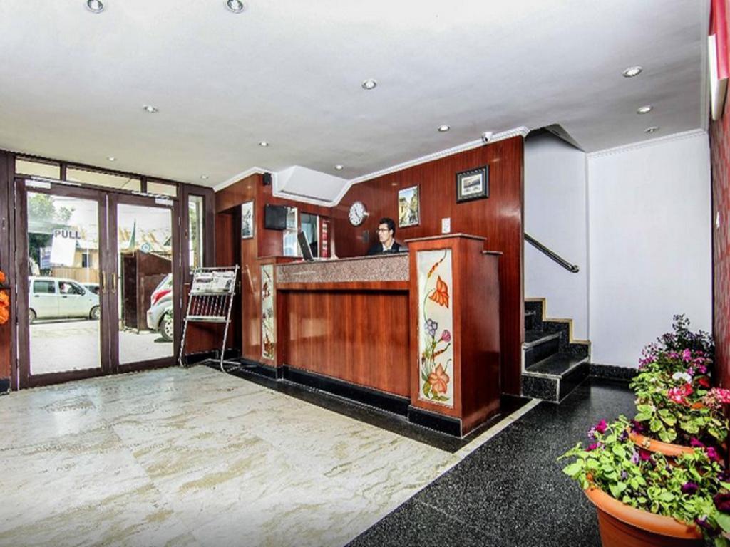 Srīnagar Holiday Plaza酒店 外观 照片